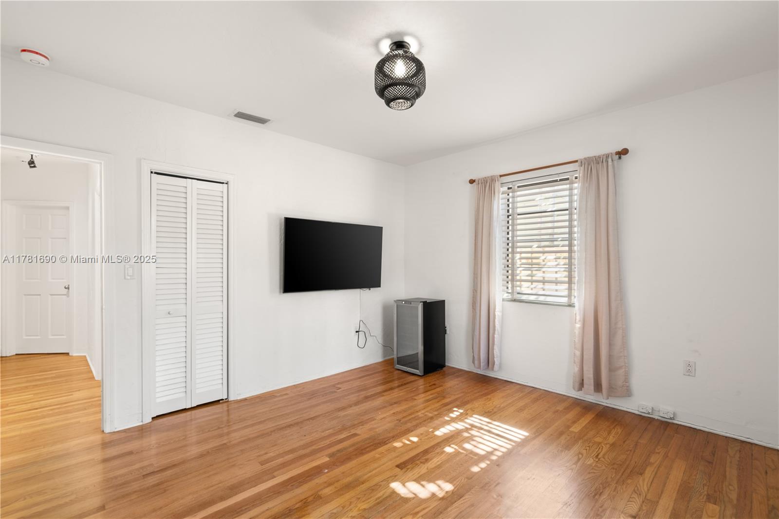 4531 Sheridan Ave Unit: .