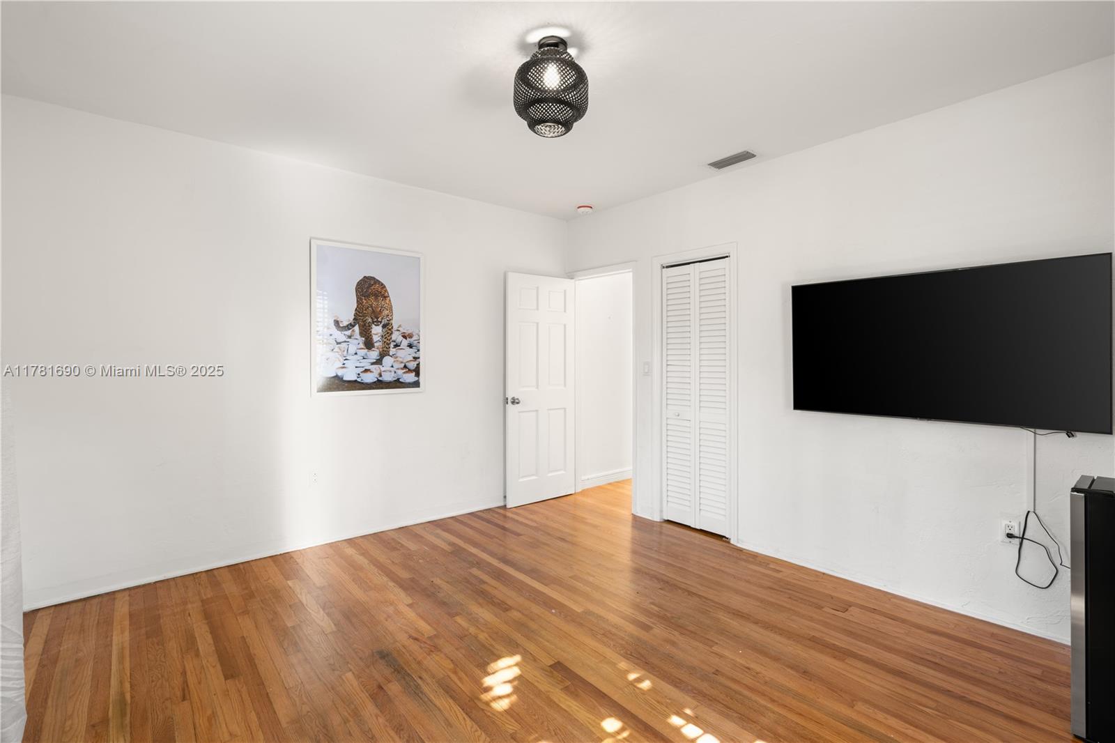 4531 Sheridan Ave Unit: .