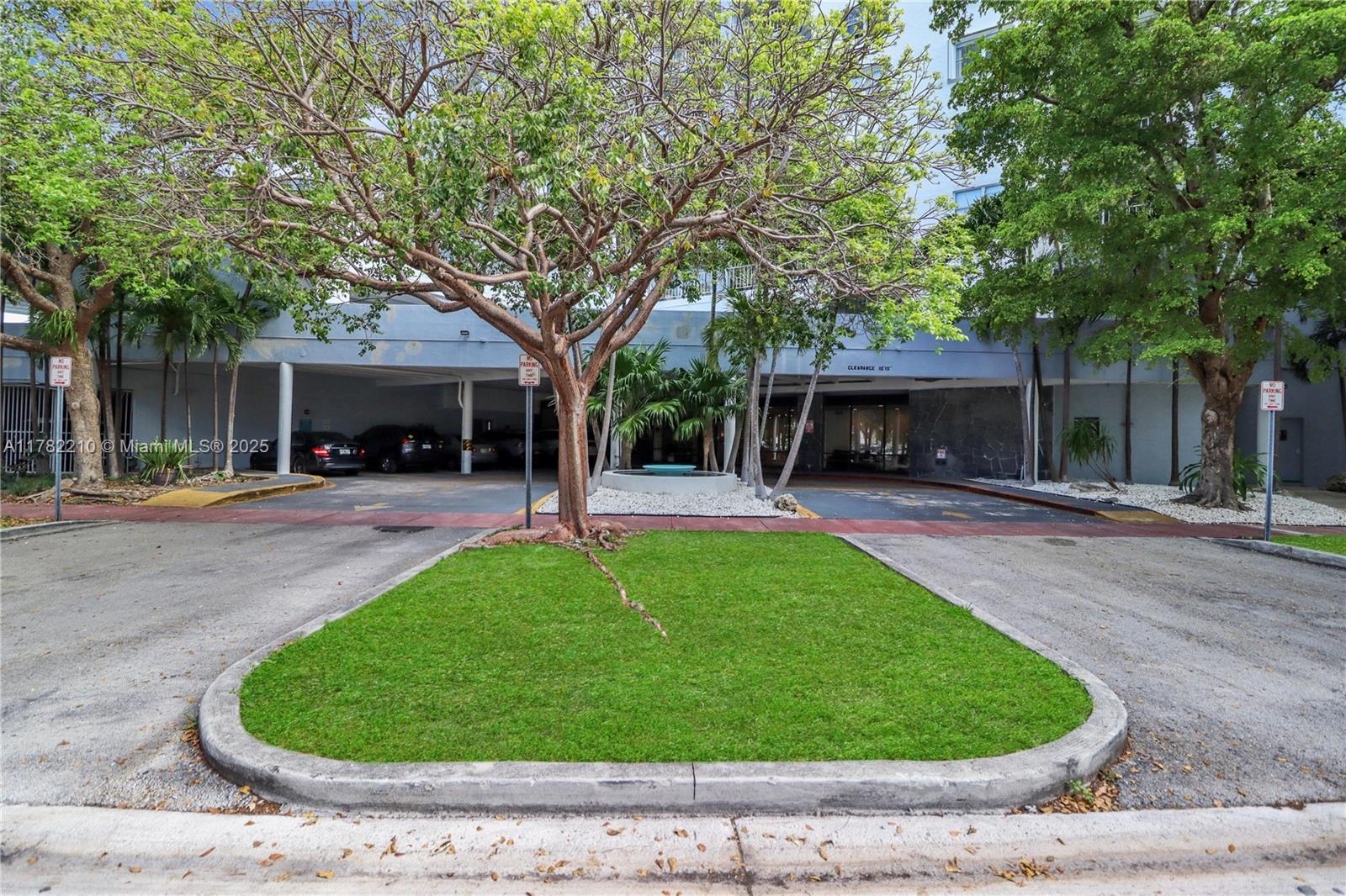 6900 Bay Dr # B Unit: PH-B