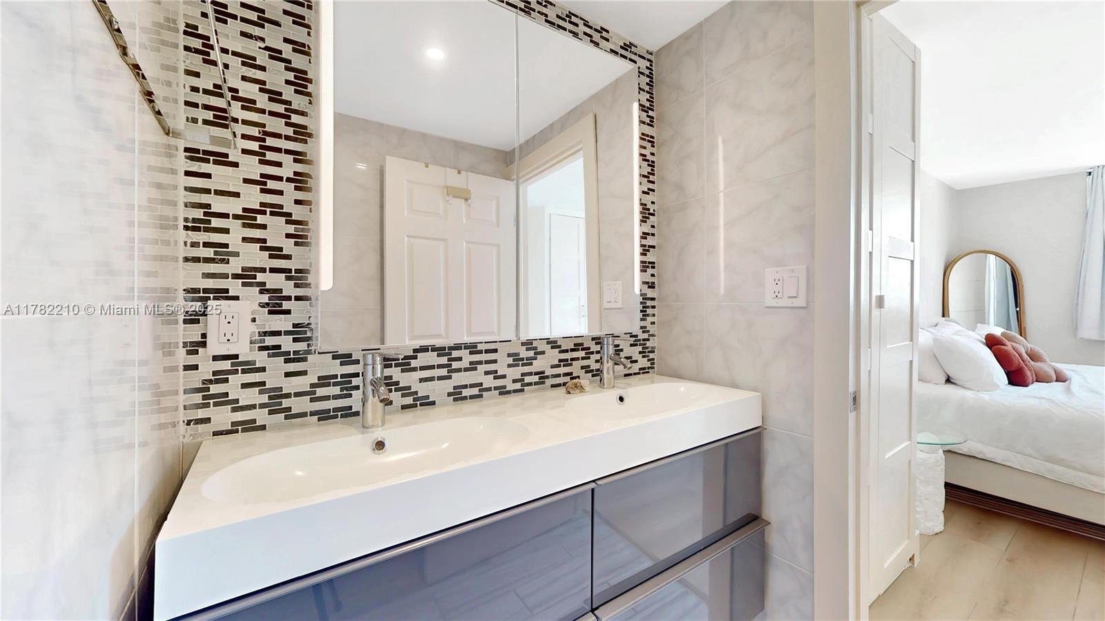 6900 Bay Dr # B Unit: PH-B
