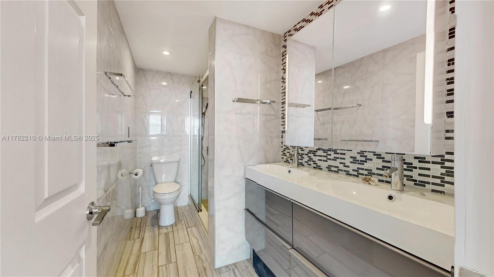 6900 Bay Dr # B Unit: PH-B