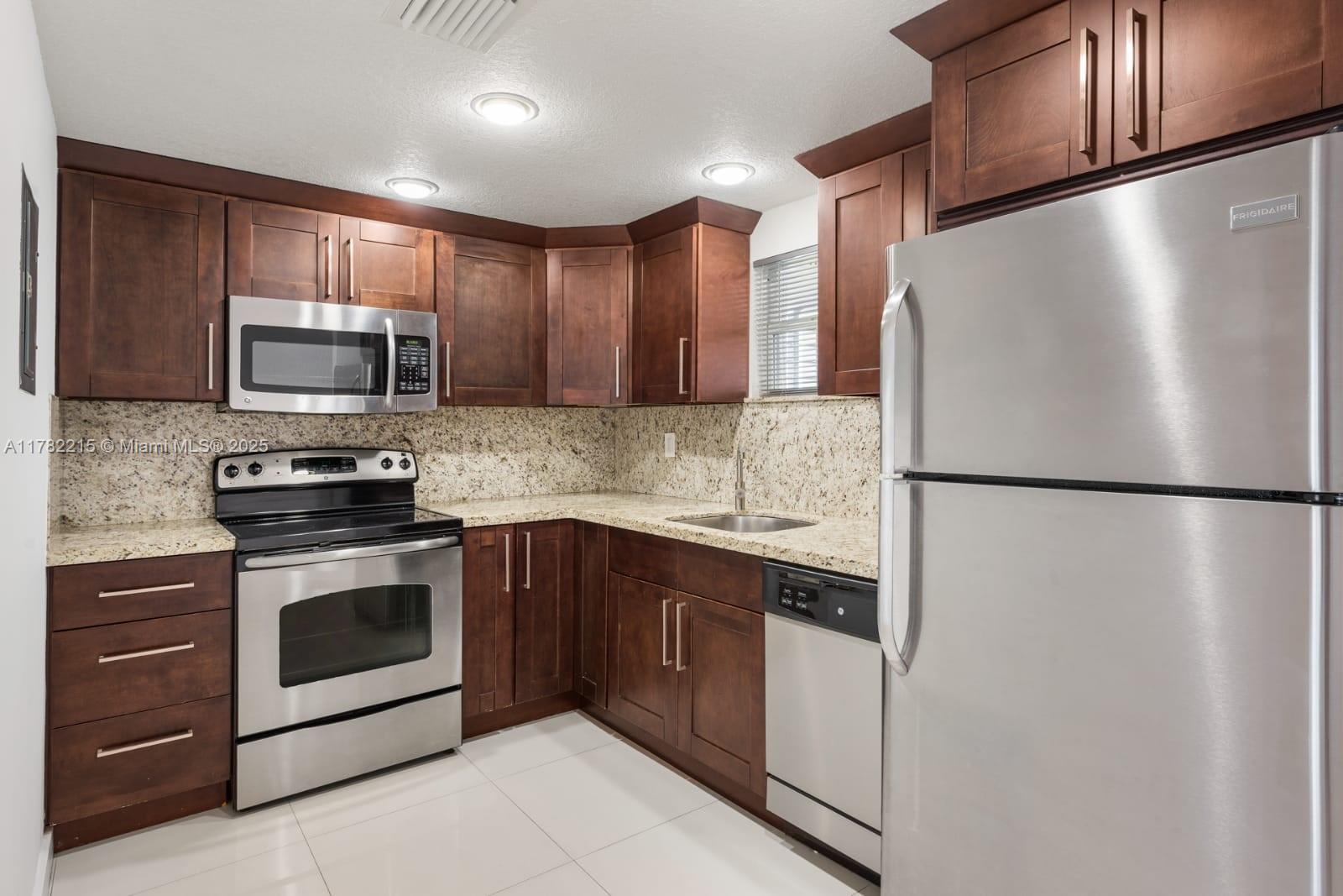 411 SW 37th Ave # 3B