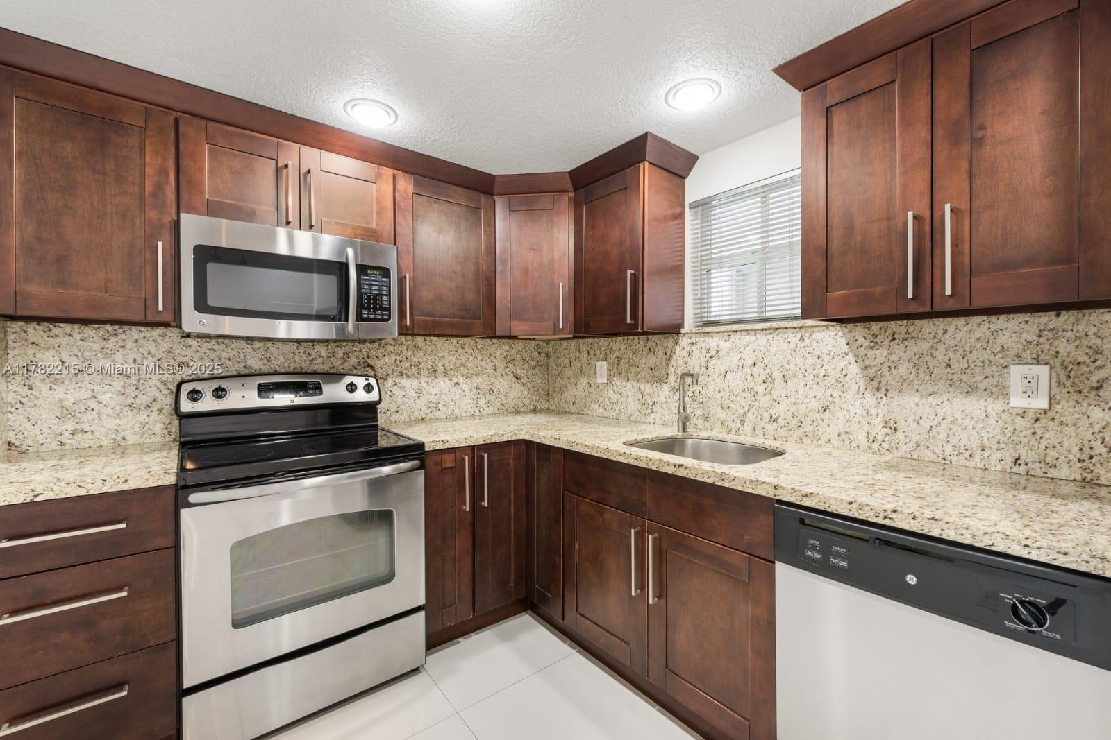 411 SW 37th Ave # 3B