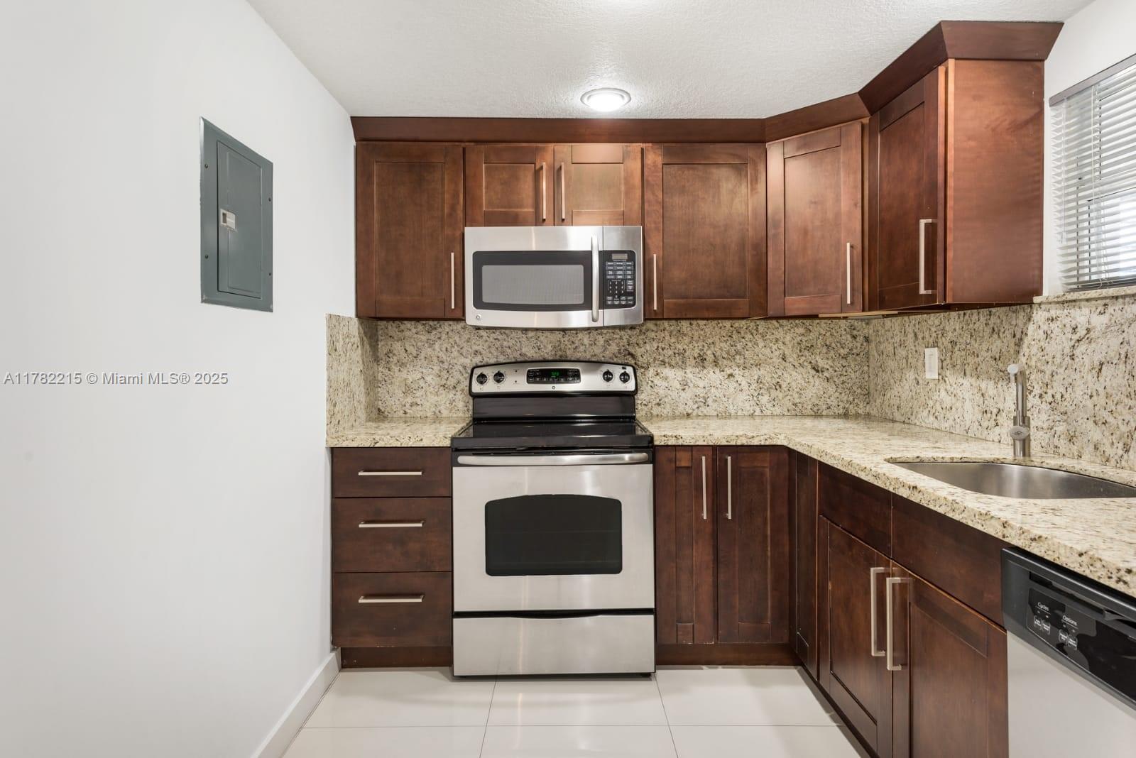 411 SW 37th Ave # 3B