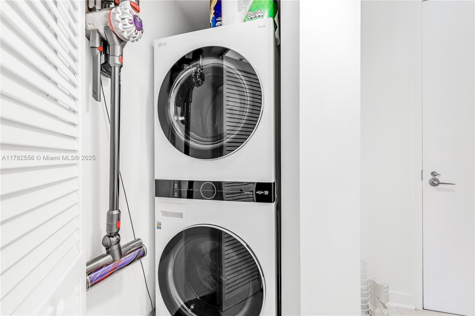 1111 SW 1st Ave Unit: 2719-N