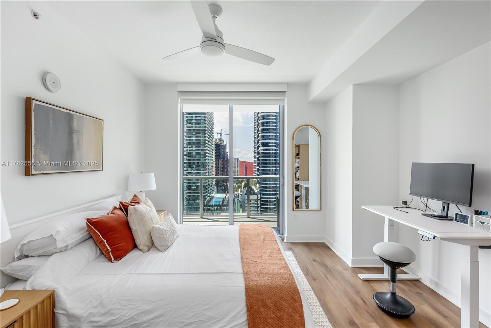 1111 SW 1st Ave Unit: 2719-N