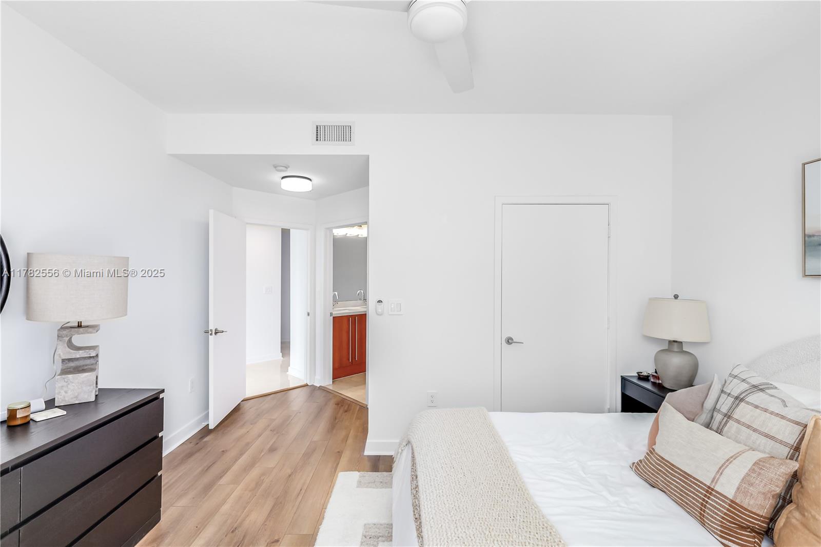 1111 SW 1st Ave Unit: 2719-N