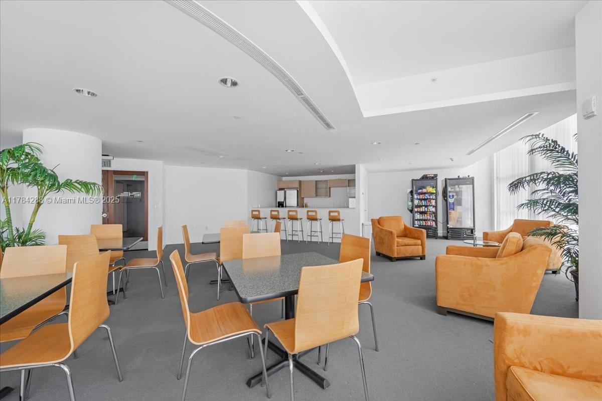 350 NE 24th St # 711