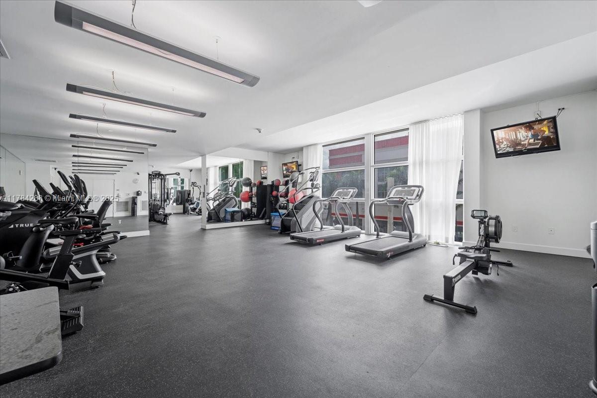 350 NE 24th St # 711