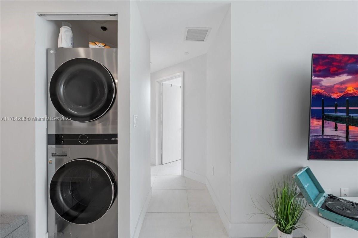 350 NE 24th St # 711