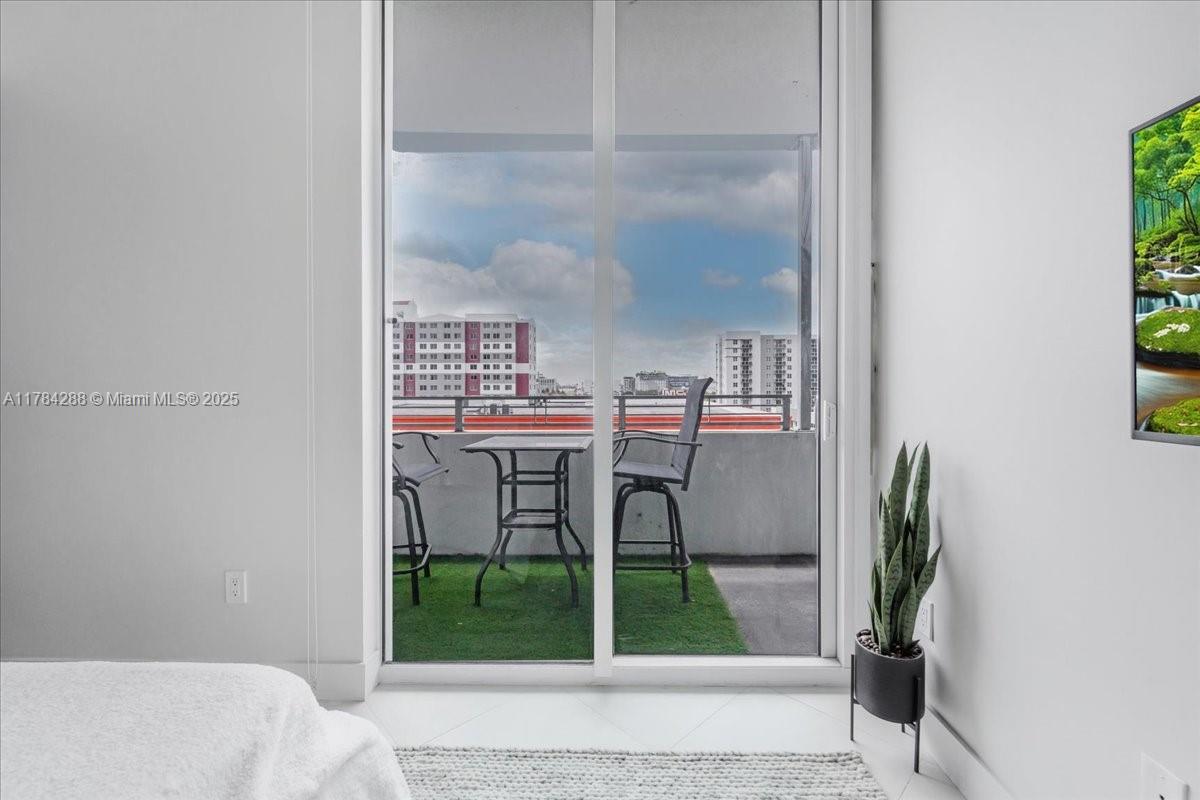 350 NE 24th St # 711