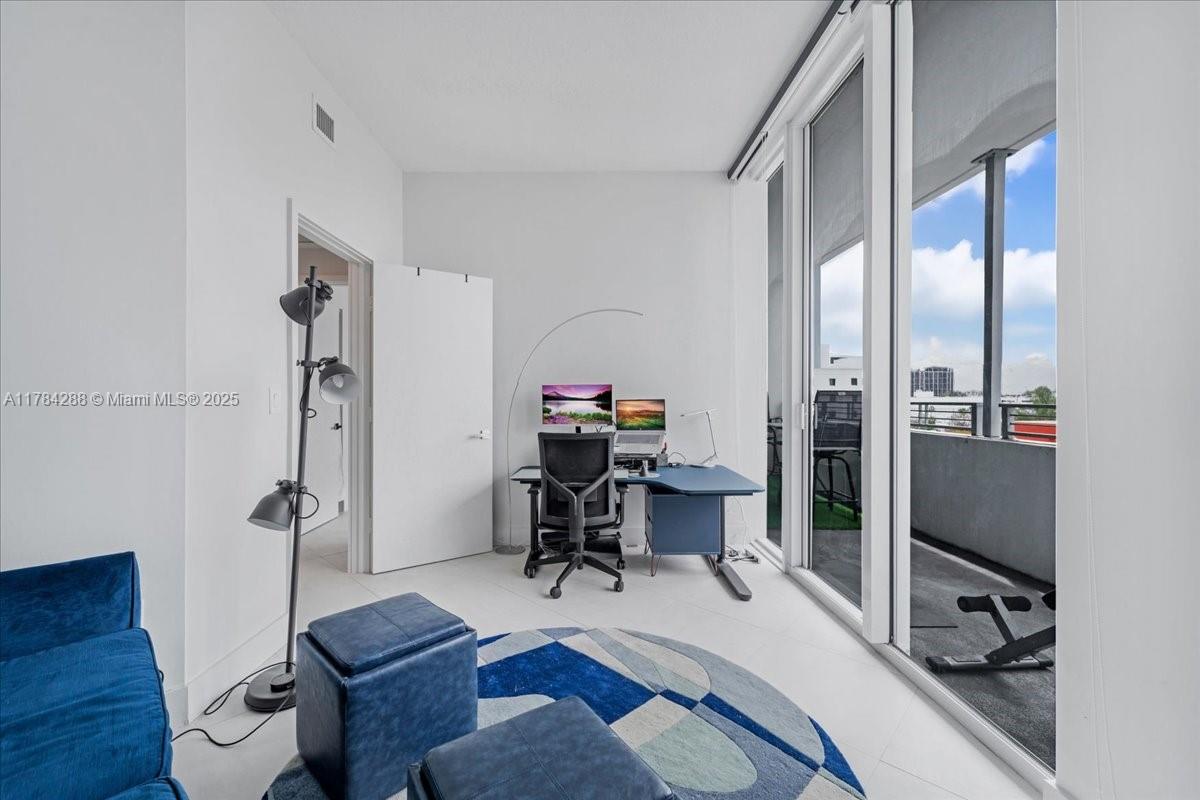 350 NE 24th St # 711