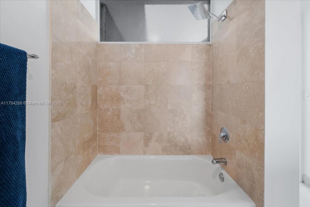 350 NE 24th St # 711