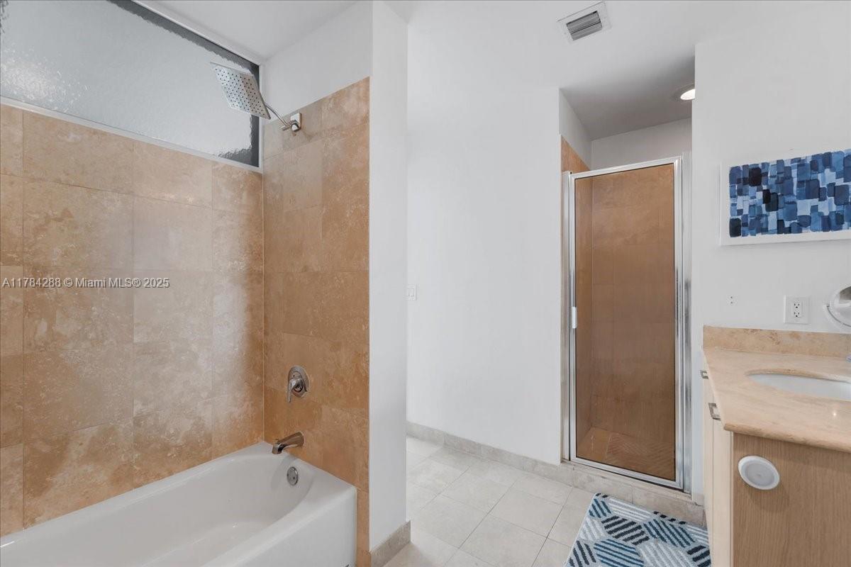 350 NE 24th St # 711