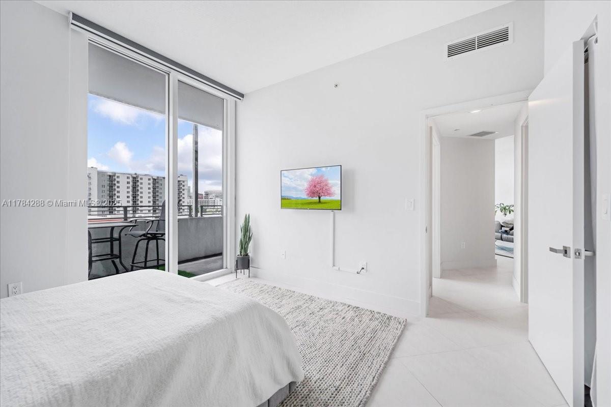 350 NE 24th St # 711