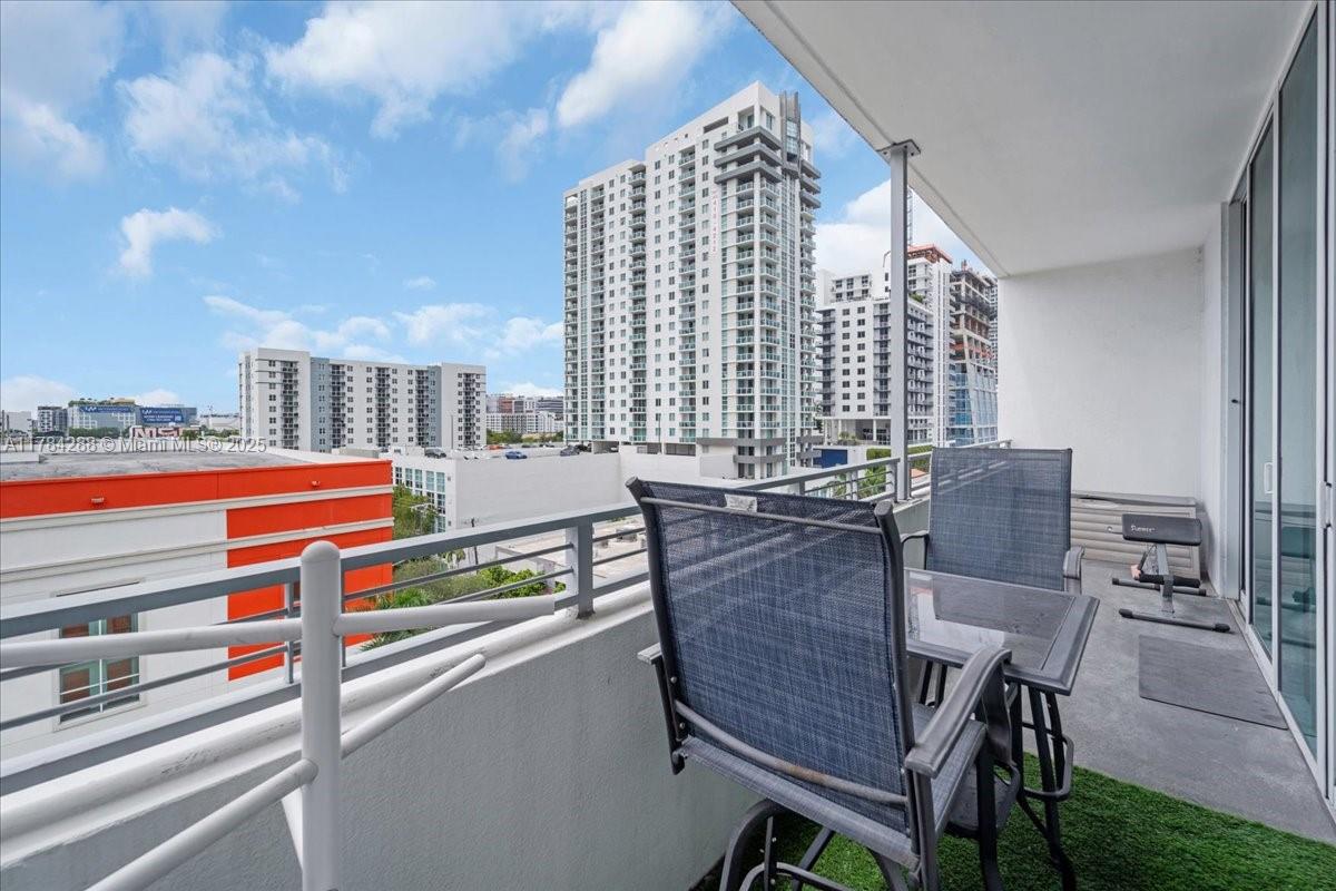 350 NE 24th St # 711