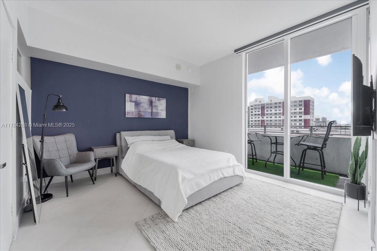 350 NE 24th St # 711