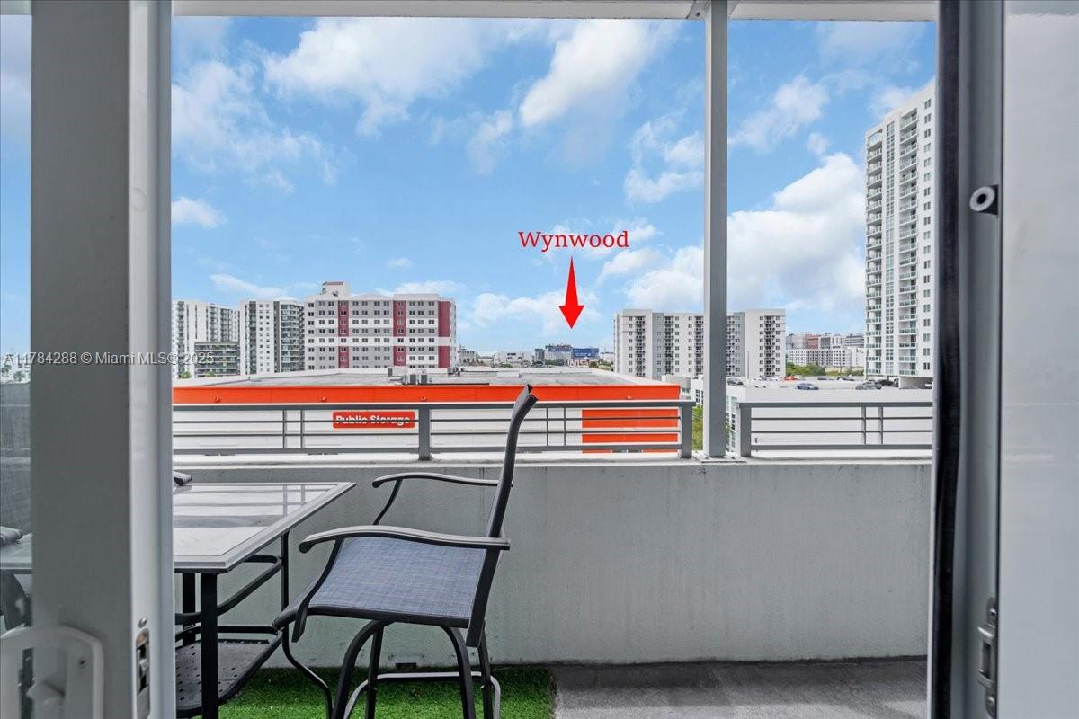 350 NE 24th St # 711