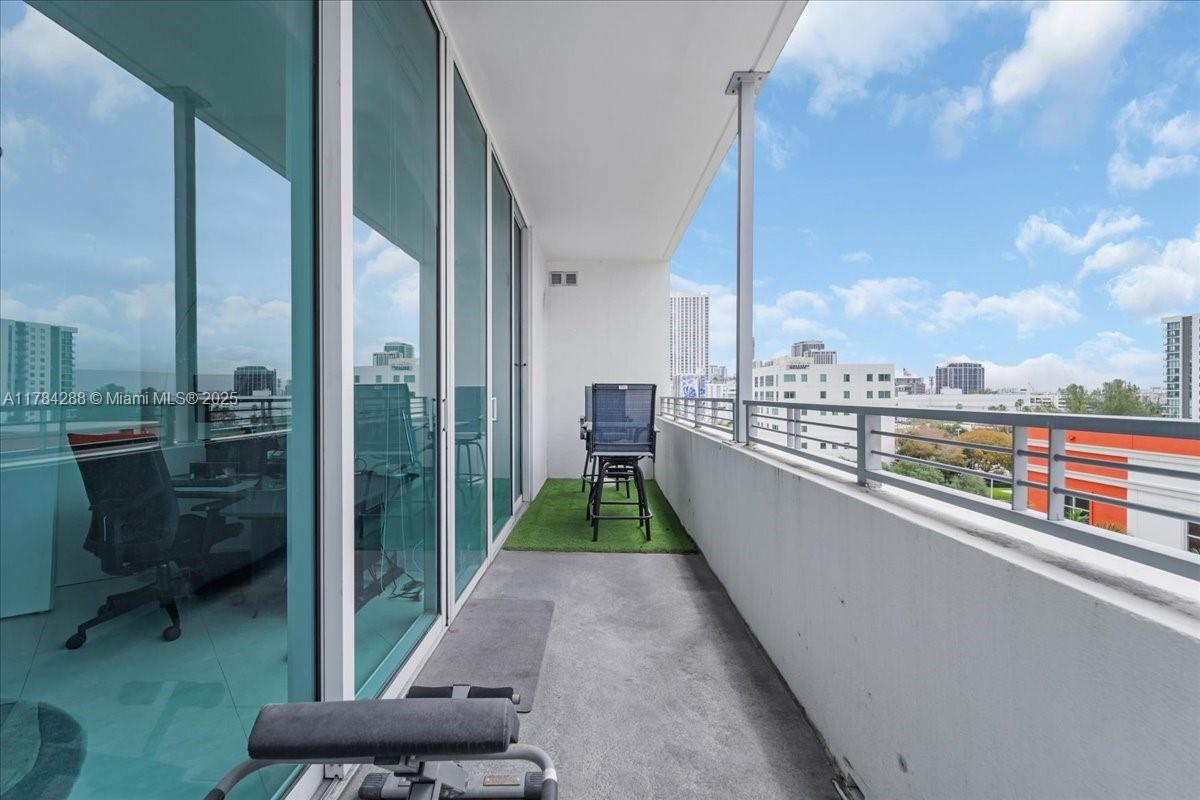 350 NE 24th St # 711