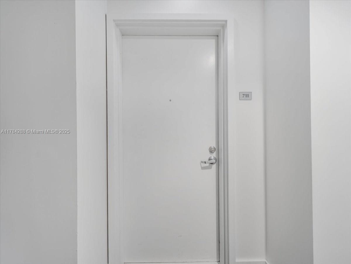 350 NE 24th St # 711