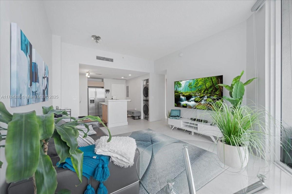 350 NE 24th St # 711