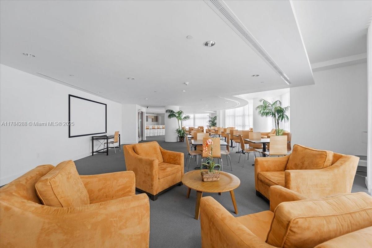 350 NE 24th St # 711