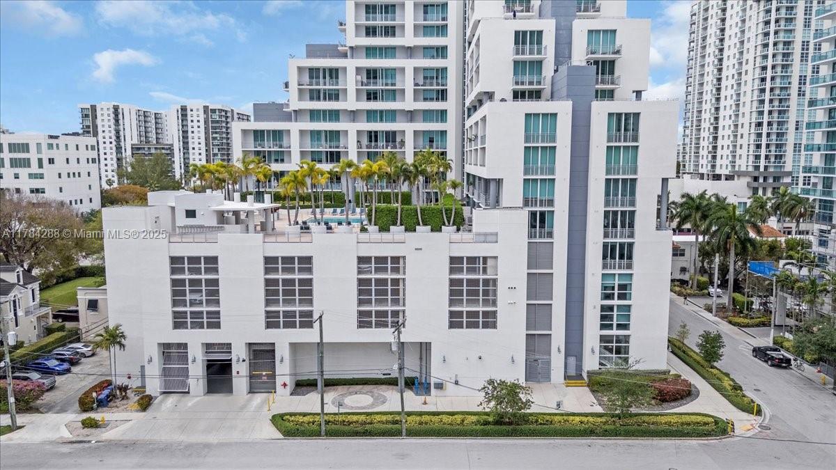 350 NE 24th St # 711