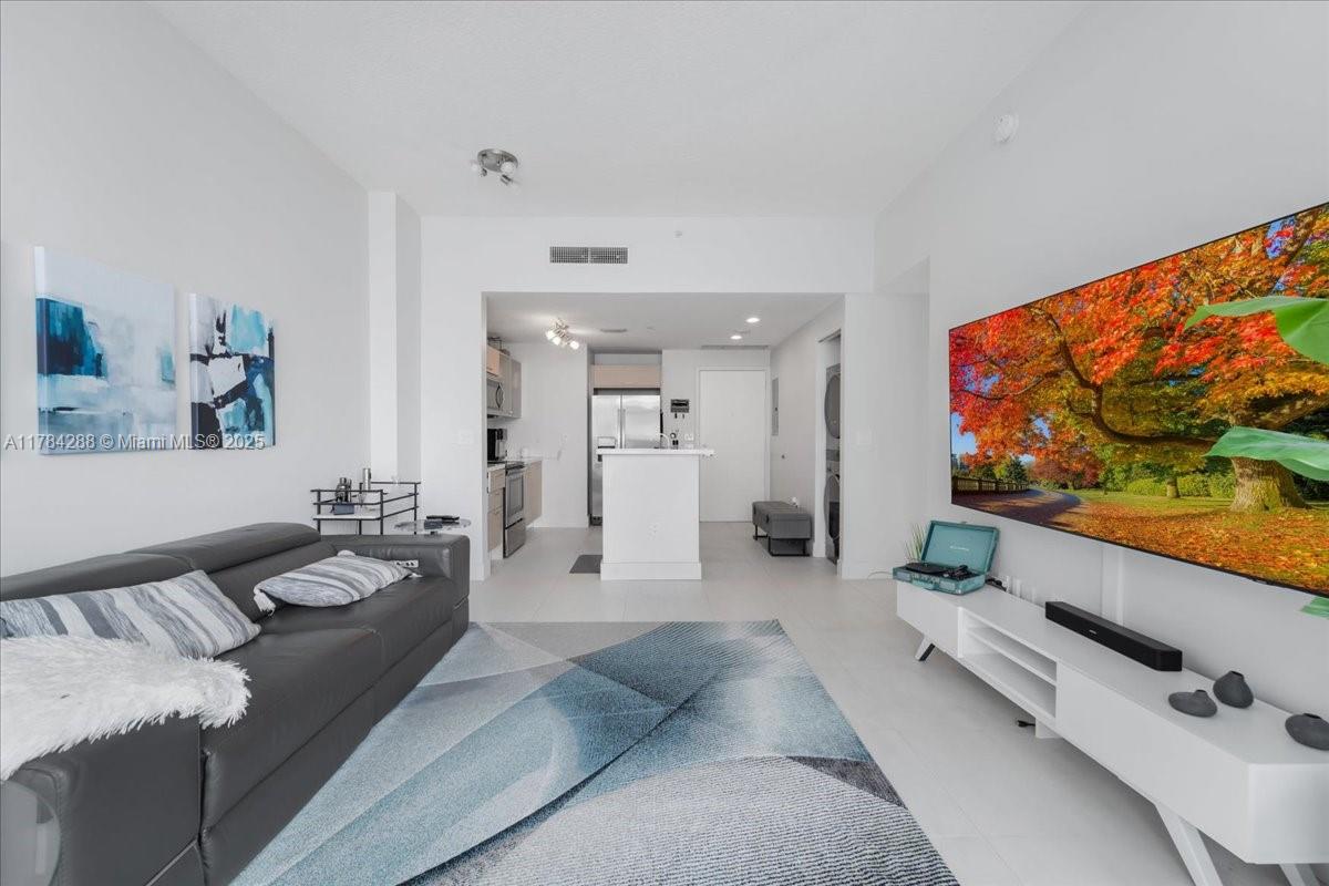 350 NE 24th St # 711