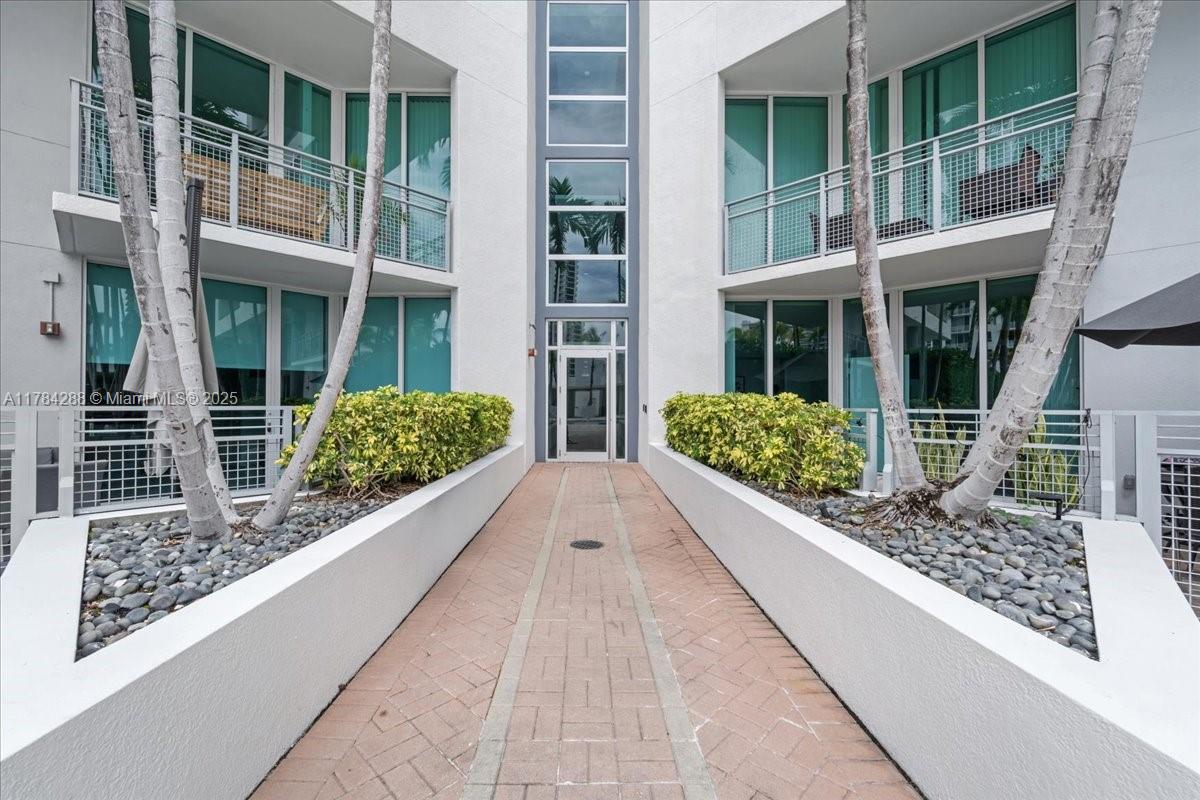 350 NE 24th St # 711