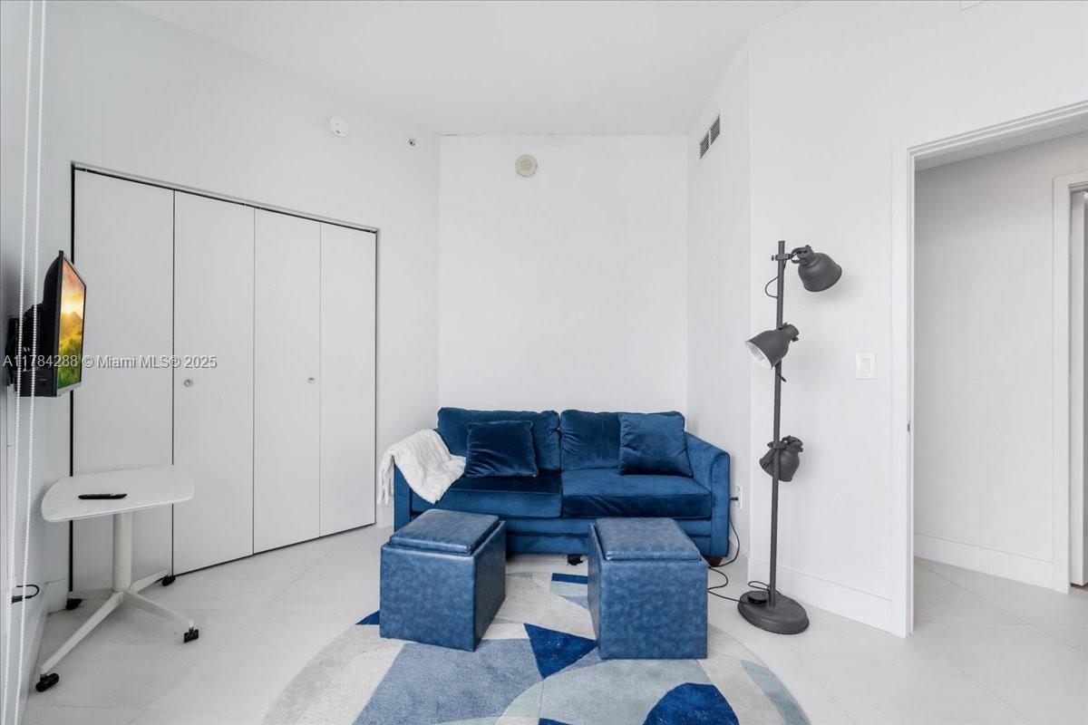 350 NE 24th St # 711