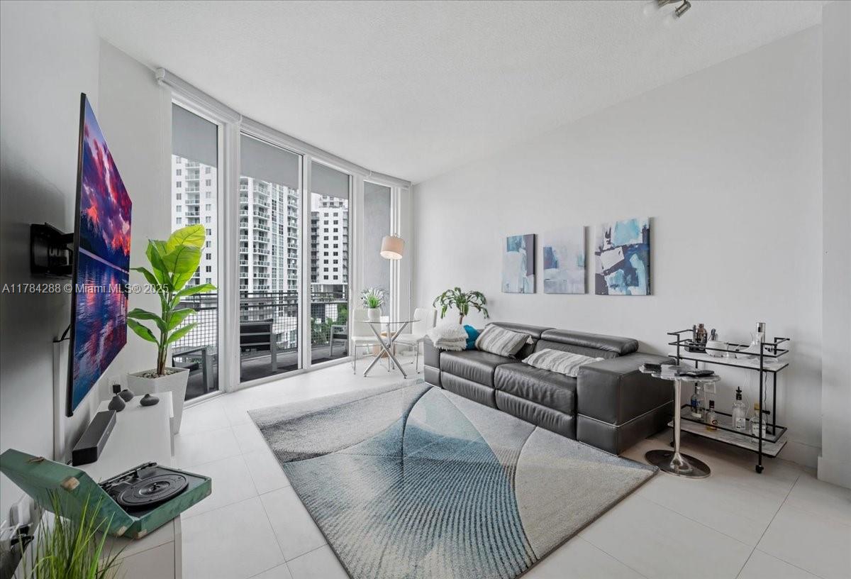 350 NE 24th St # 711