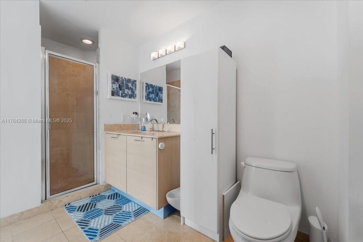 350 NE 24th St # 711