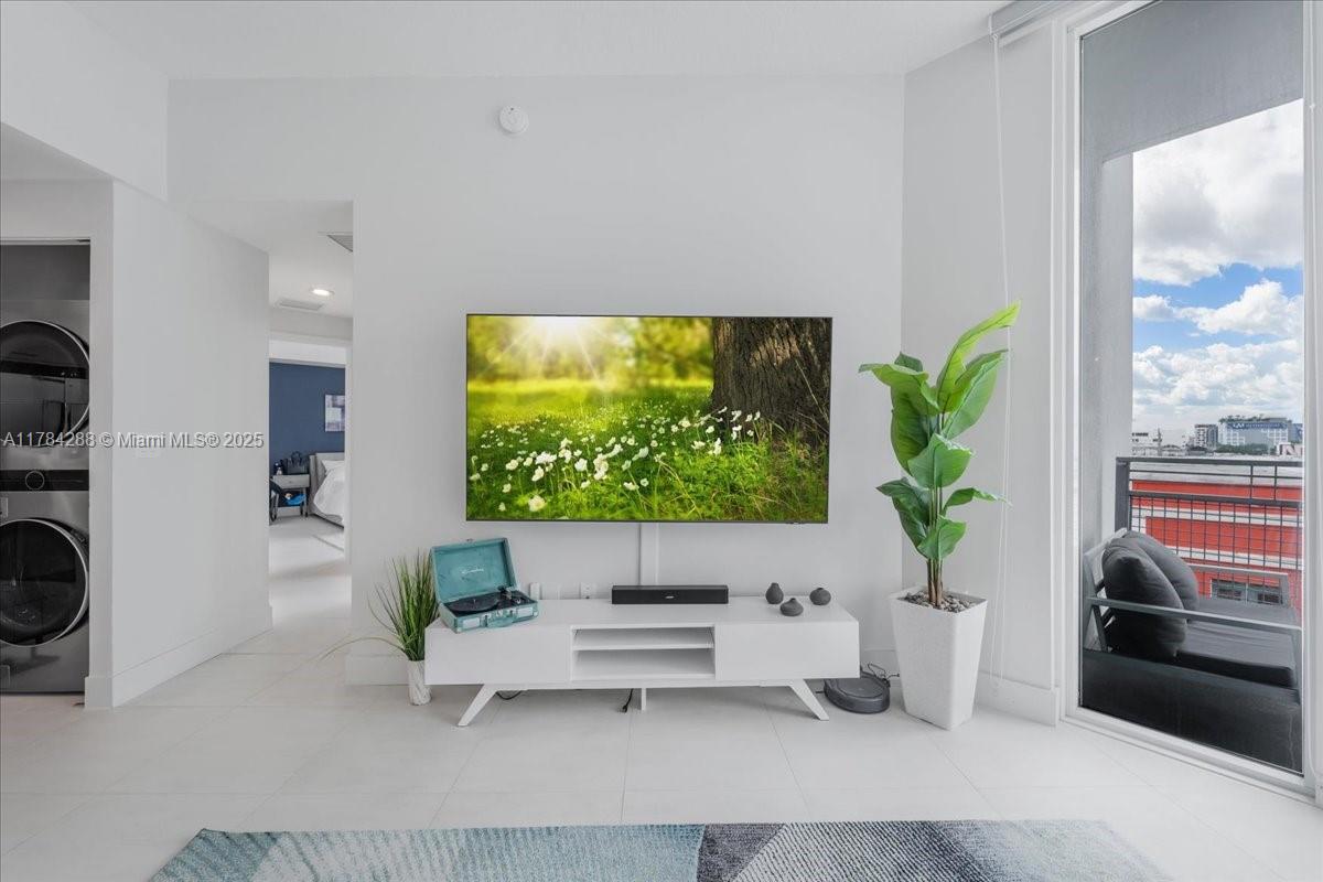 350 NE 24th St # 711