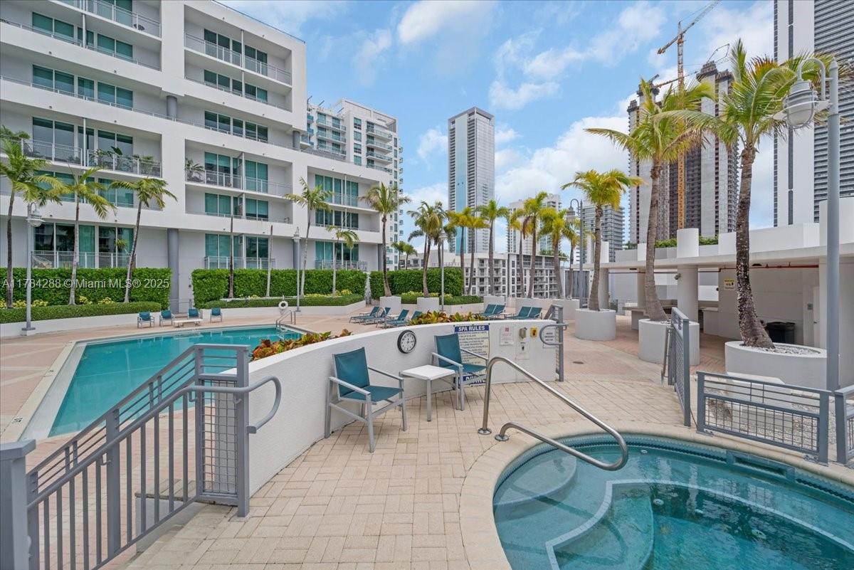 350 NE 24th St # 711