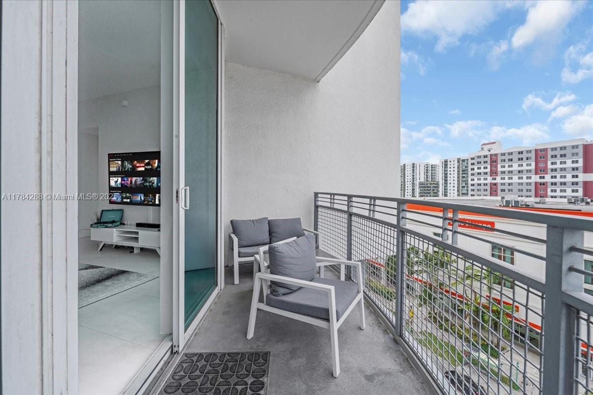 350 NE 24th St # 711