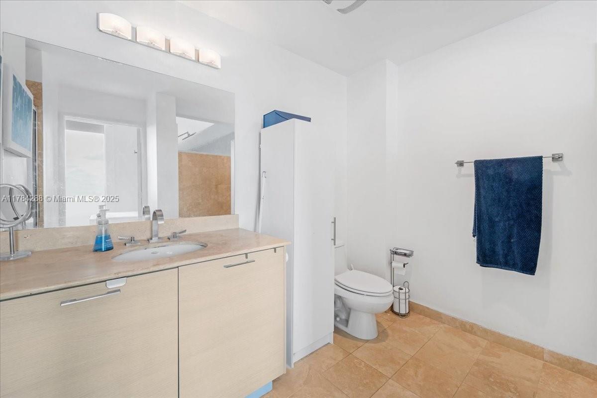 350 NE 24th St # 711