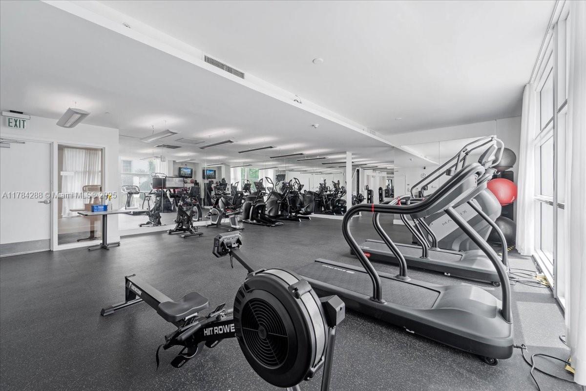 350 NE 24th St # 711