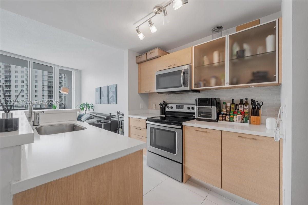 350 NE 24th St # 711