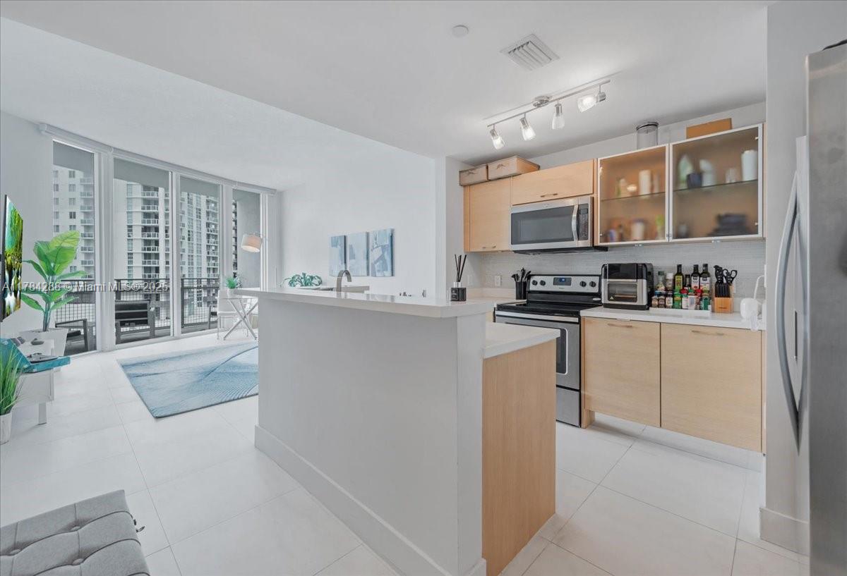 350 NE 24th St # 711