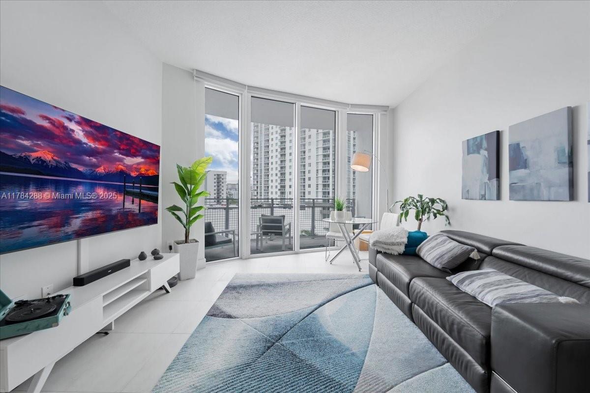 350 NE 24th St # 711