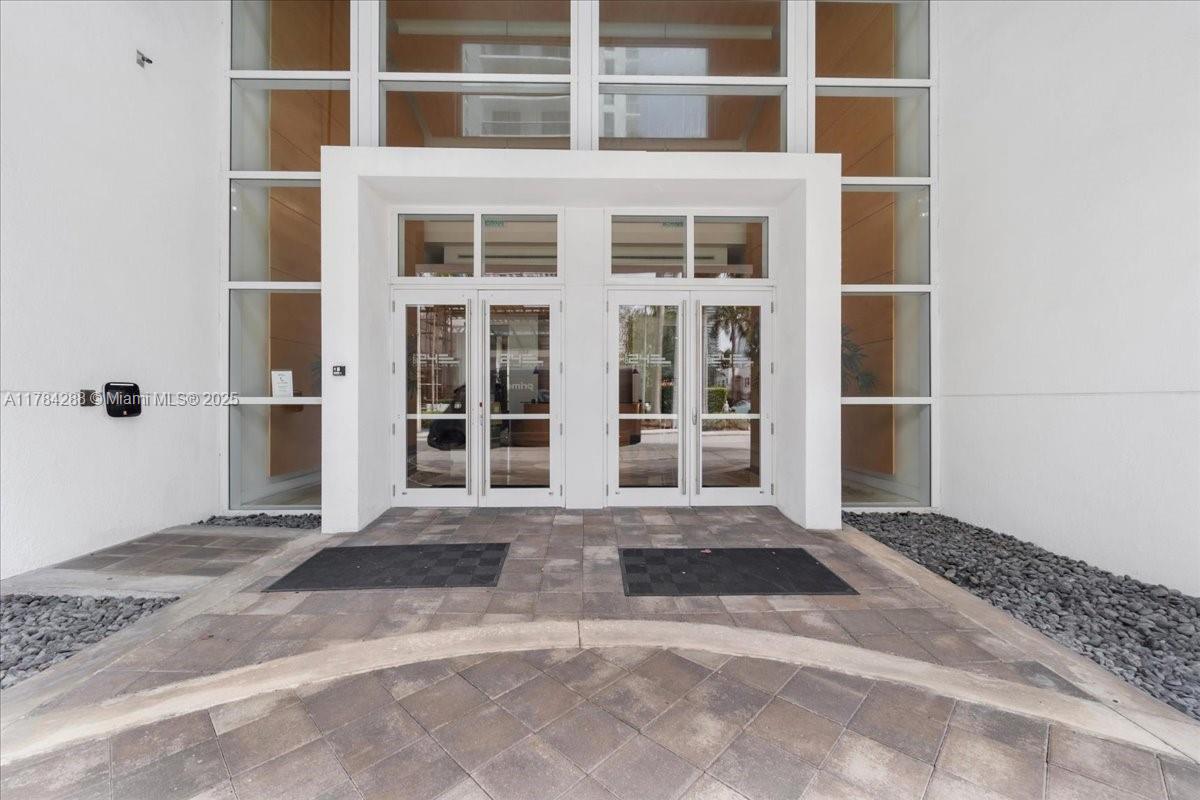 350 NE 24th St # 711