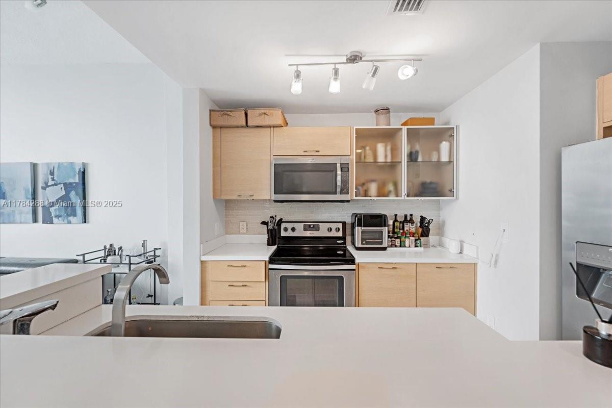 350 NE 24th St # 711