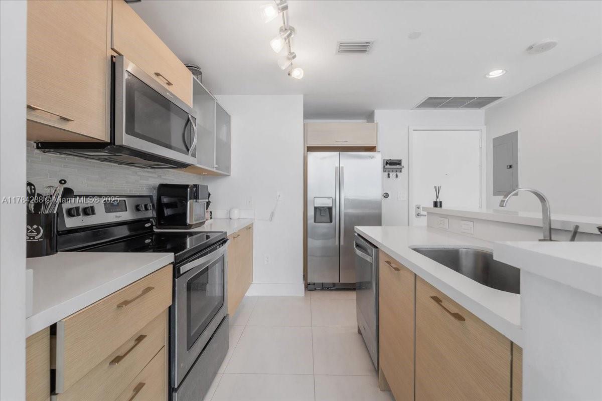 350 NE 24th St # 711