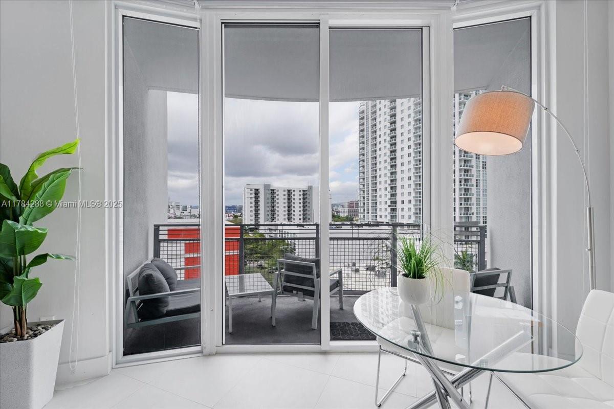 350 NE 24th St # 711