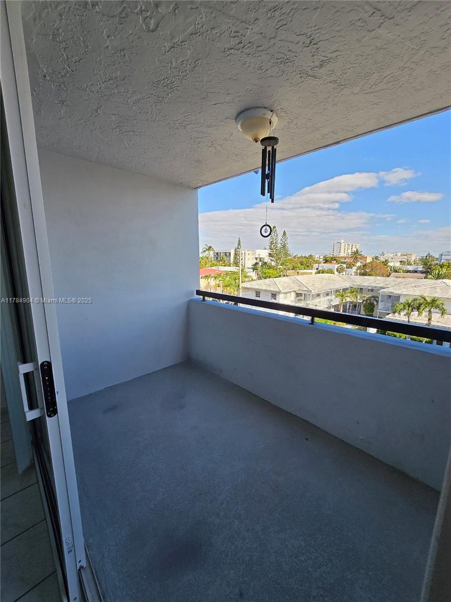 7440 Harding Ave # 403