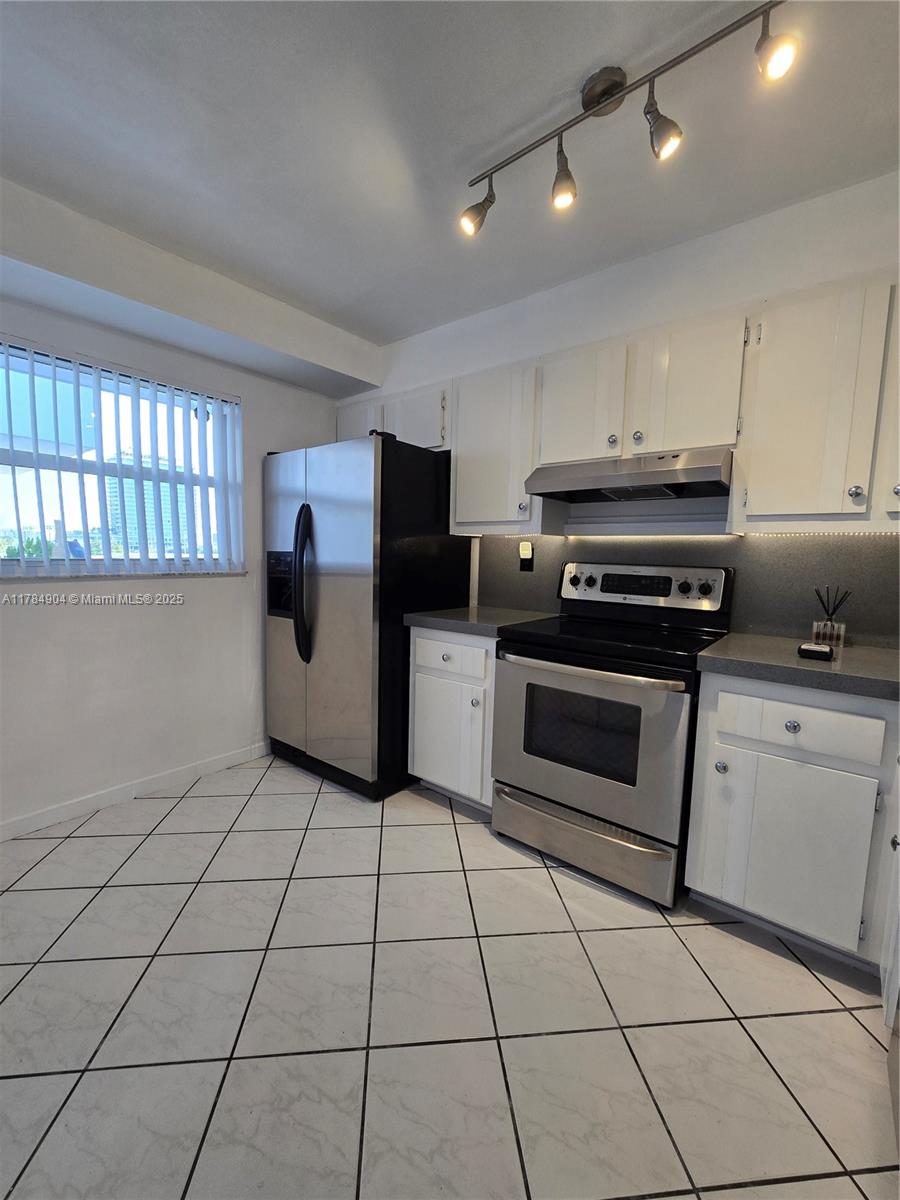 7440 Harding Ave # 403