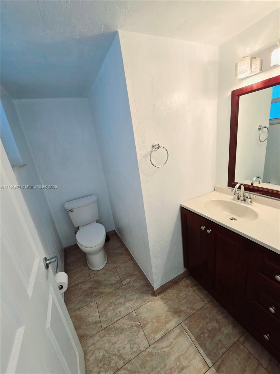 7440 Harding Ave # 403
