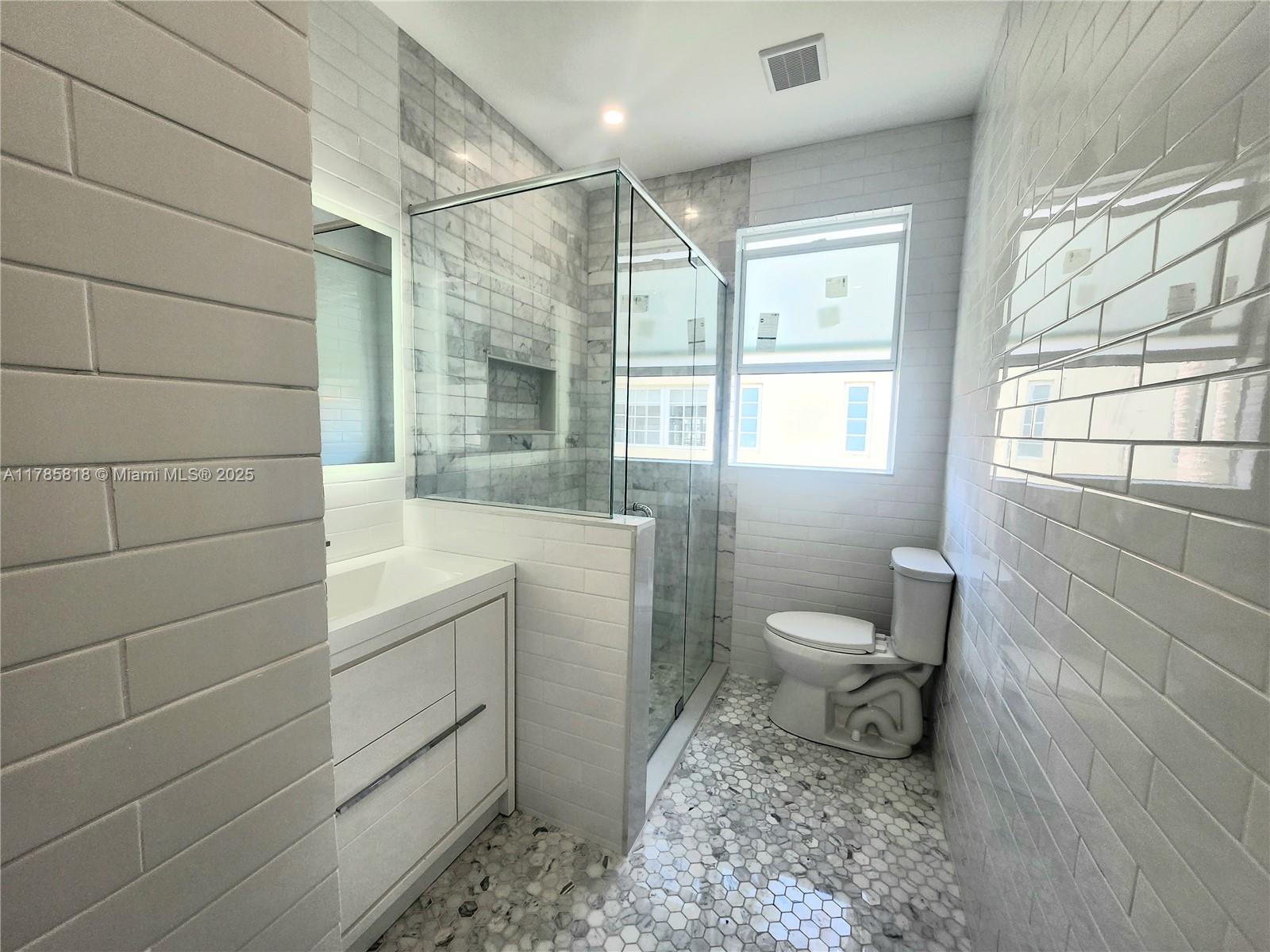 1507 Meridian Ave # 3