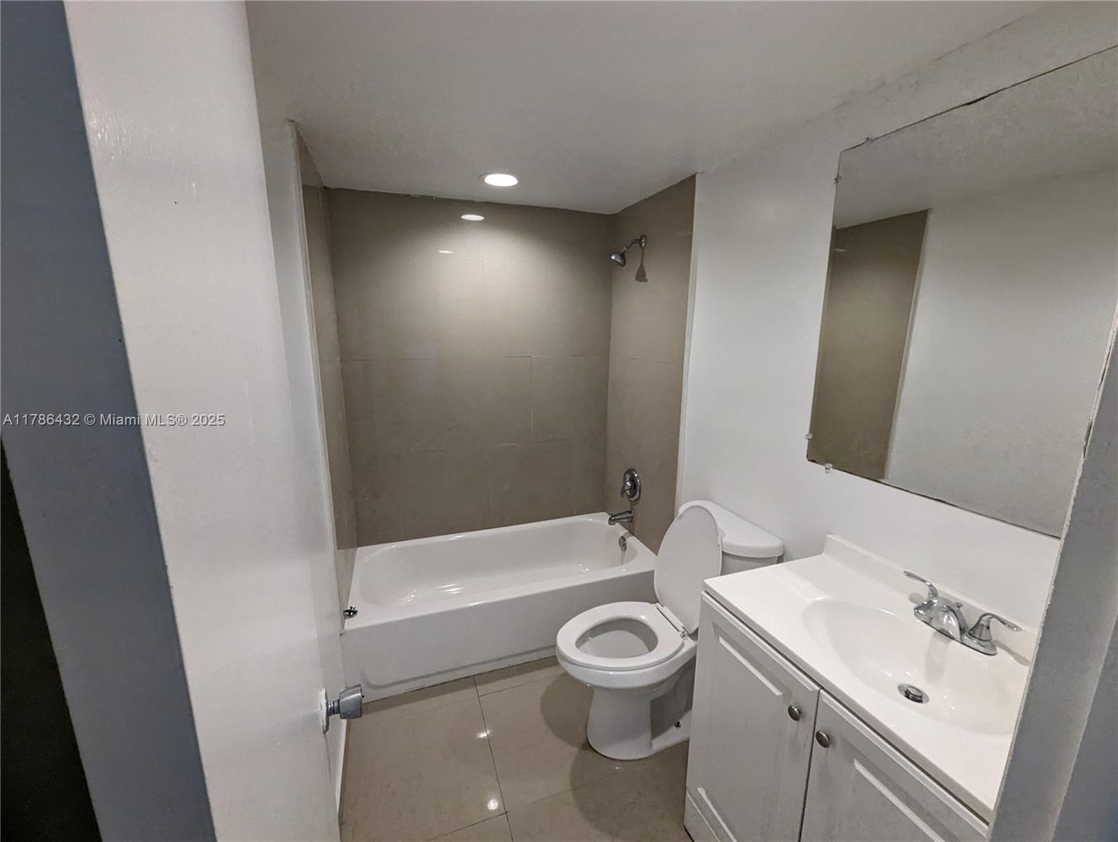 6960 Miami Gardens Dr # 222 Unit: 2-222