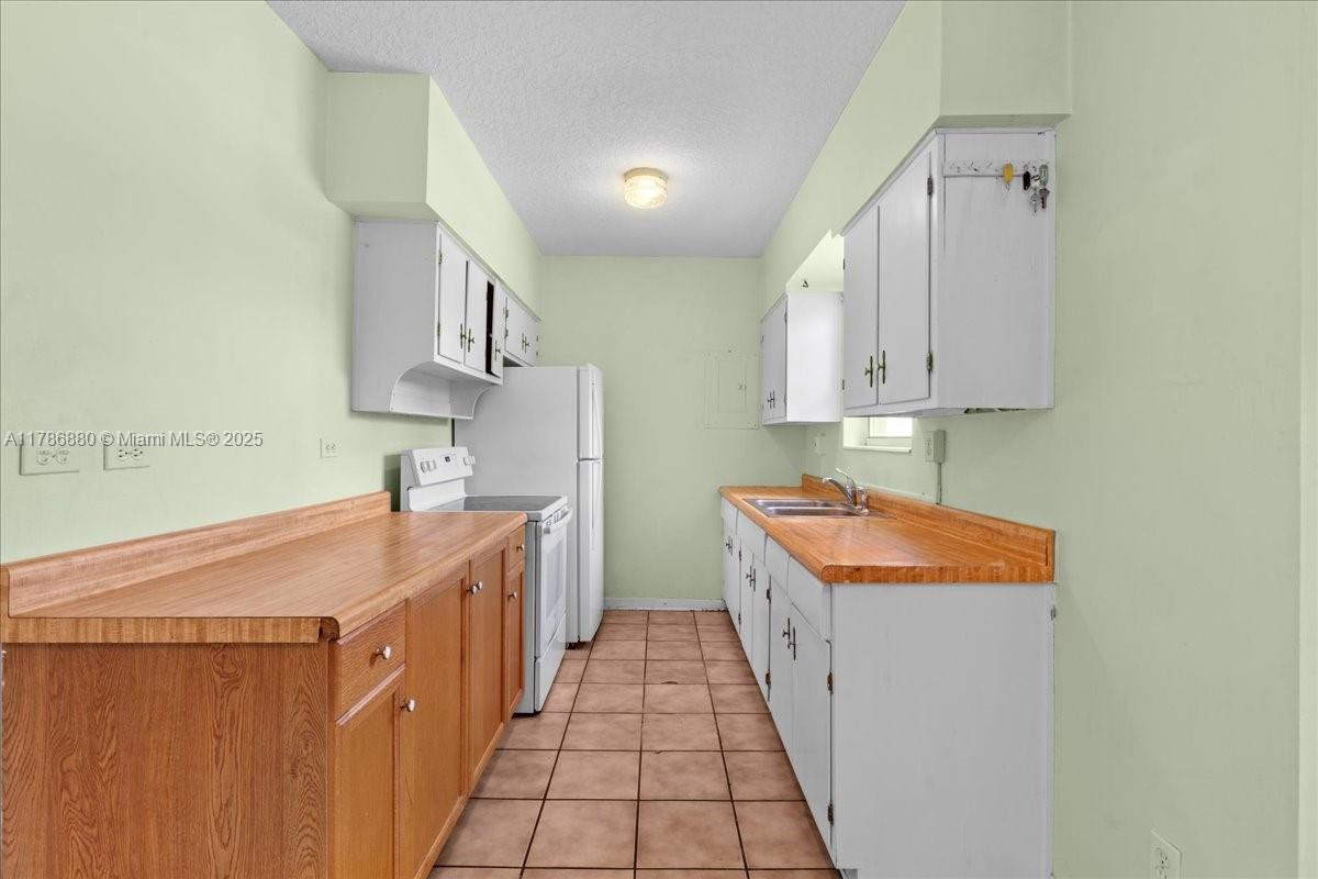 1770 NW 9th St